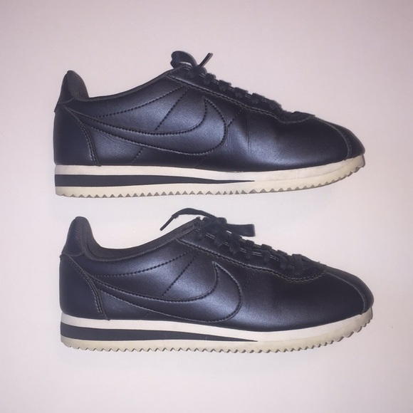 womens navy blue nike cortez